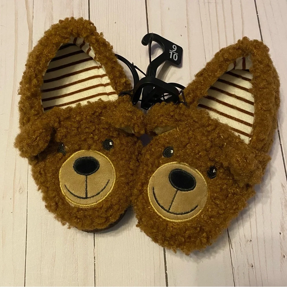 WONDER NATION kid’s fuzzy bear slippers 9/10 NEW